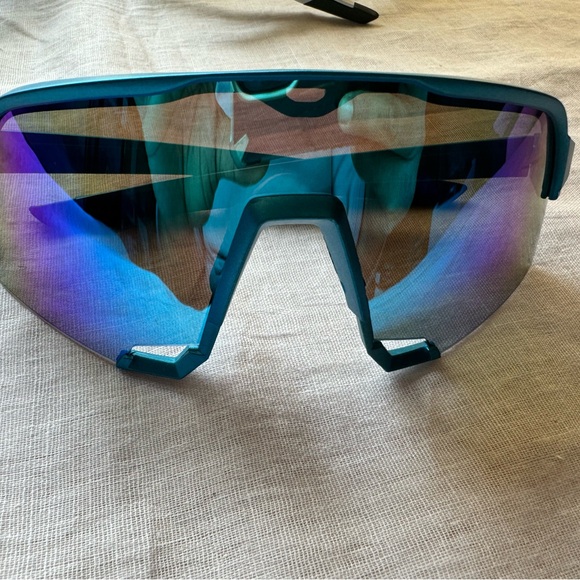 Sport Shield Sunglasses with Color Mirror ( Choose Any Color ) - Picture 3 of 4